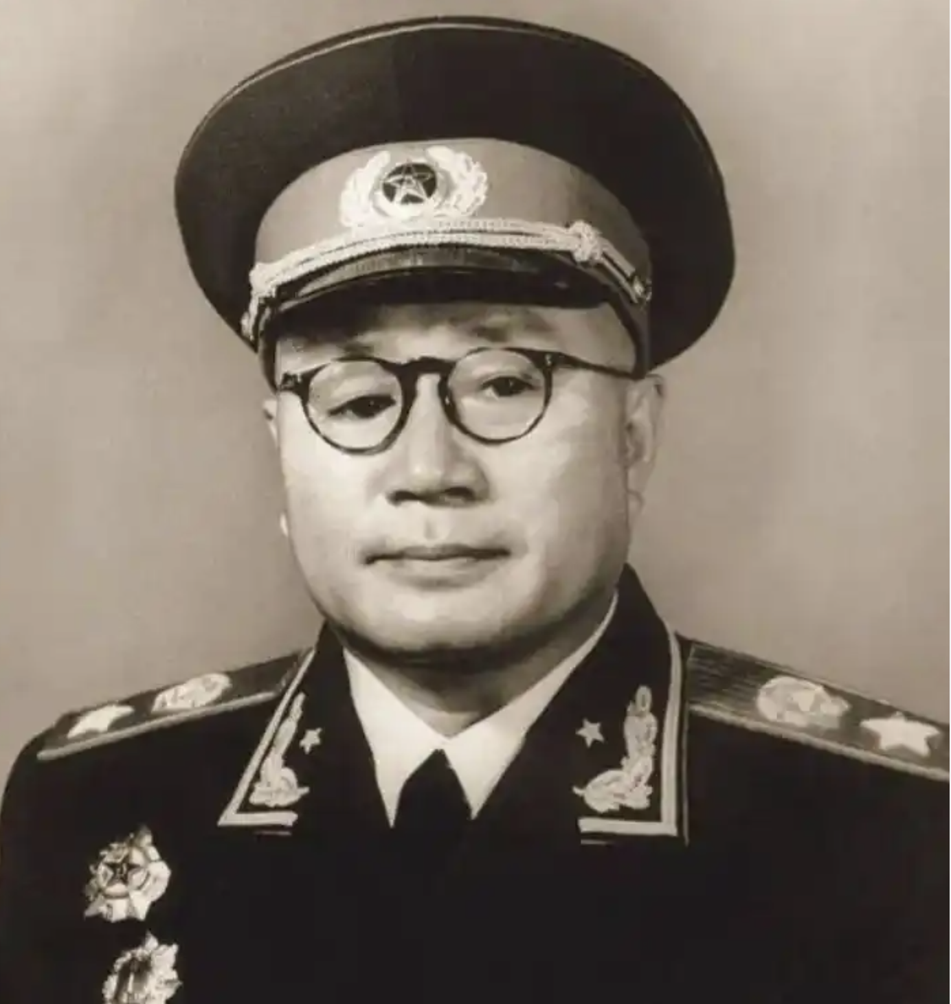 刘伯承为啥不在志愿军司令人选中？其实不是不重用，而是不能用